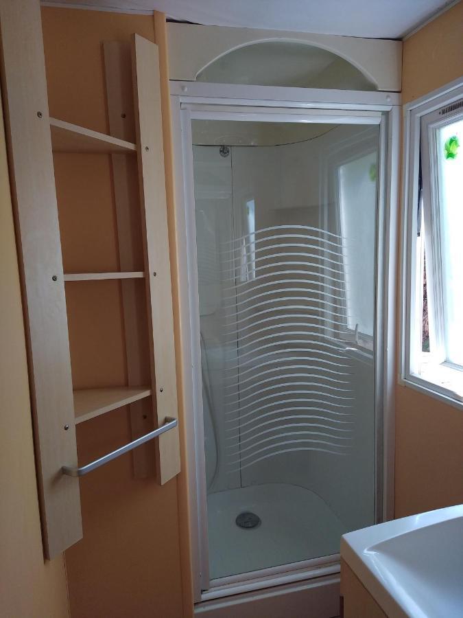 Camping Homair Domaine Des Iscles Mobil-Home Climatise لا روكي دي انثيرون المظهر الخارجي الصورة